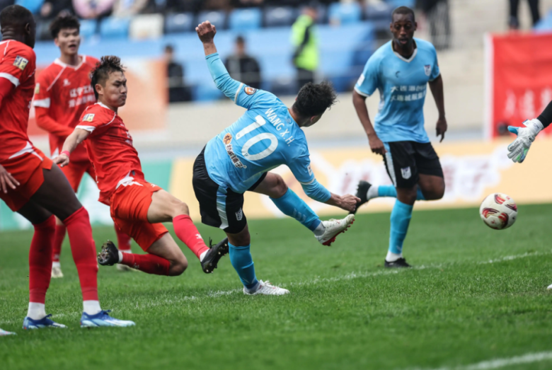大连英博1-0小胜梅州客家,朱鹏宇制胜球助球队终结3轮不胜,梅州遭遇联赛5连败继续深陷保级区